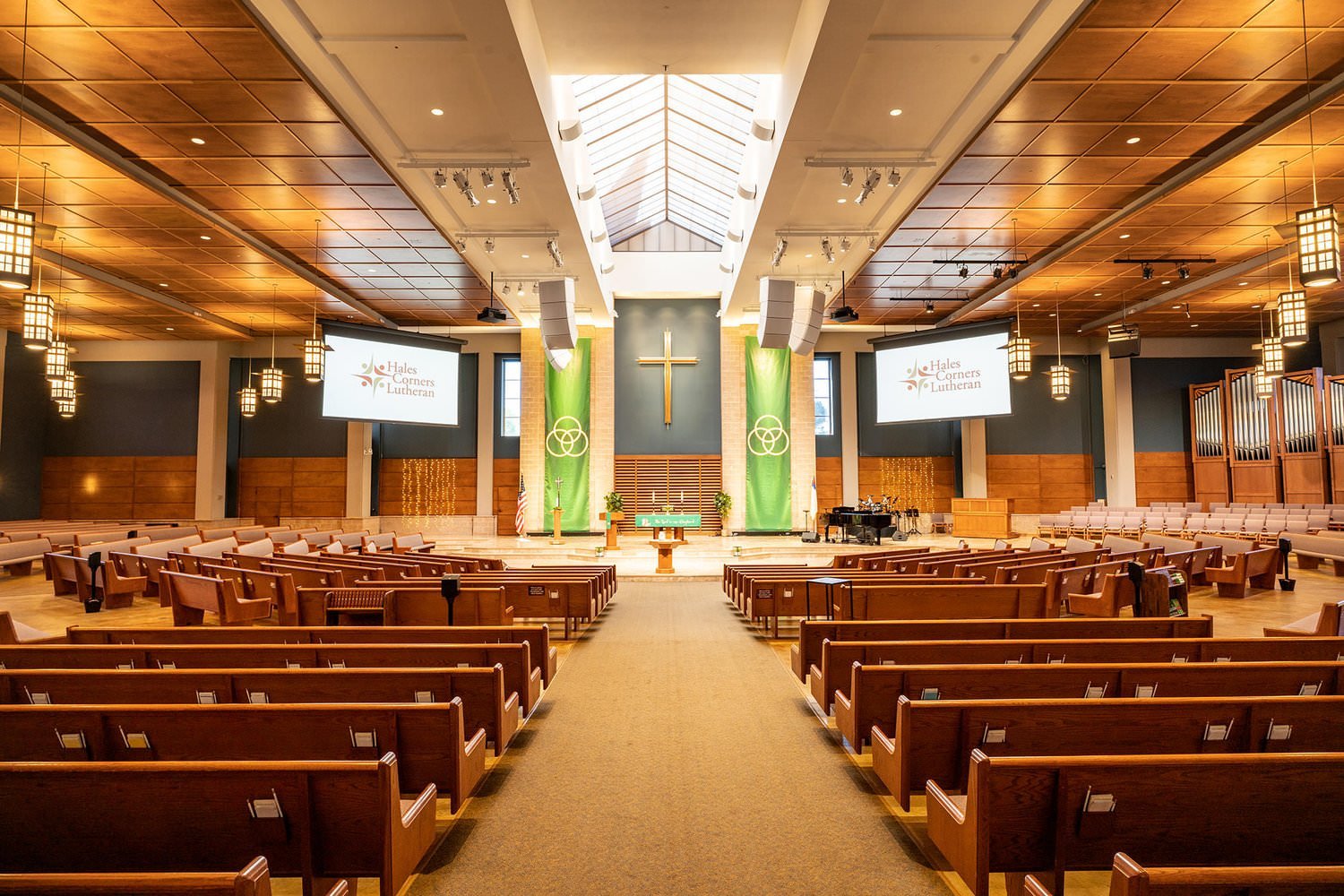 Hales+Corners+Lutheran+Church+Milwaukee+Audiovisual+Installation+-1