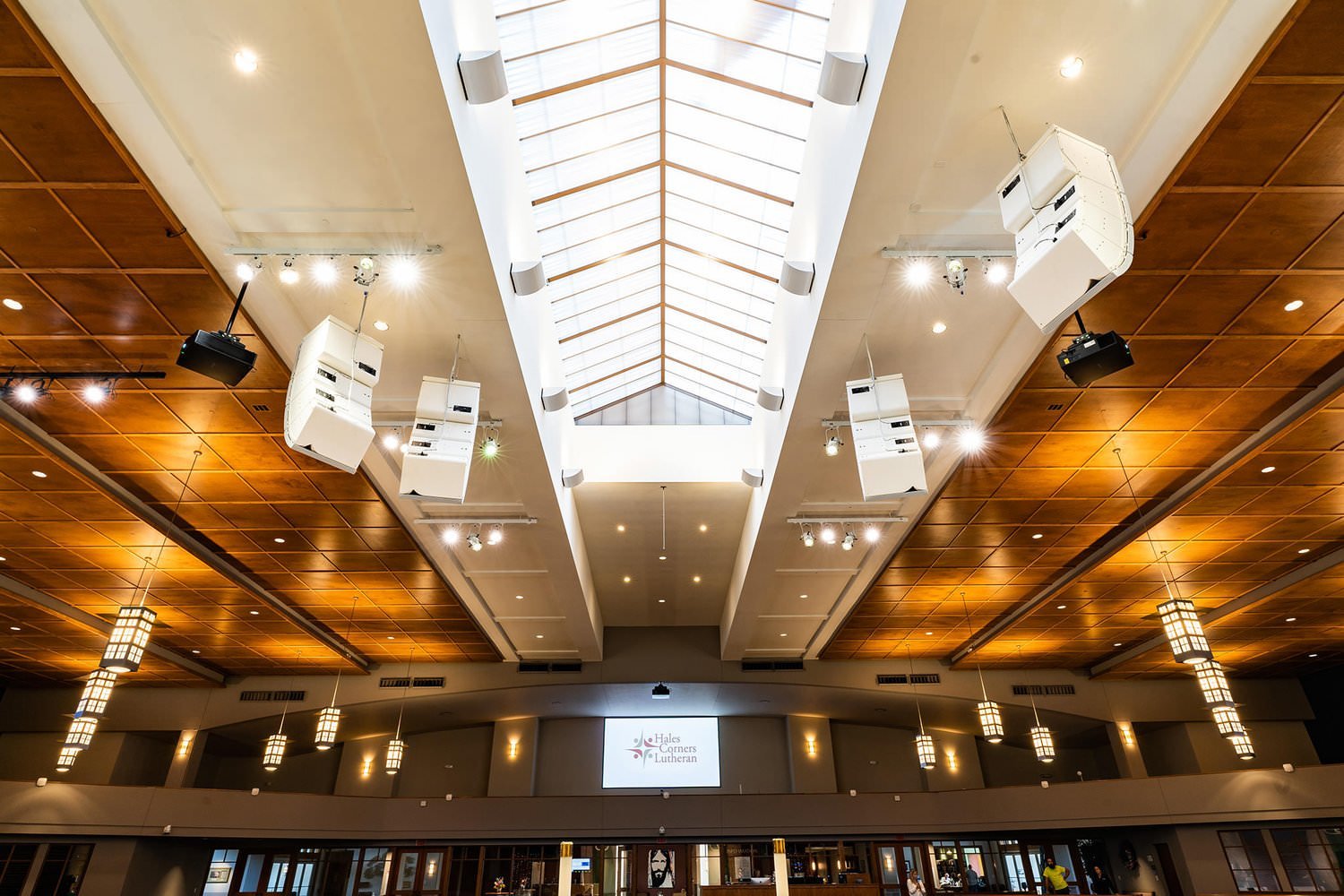 Hales+Corners+Lutheran+Church+Milwaukee+Audiovisual+Installation+-3